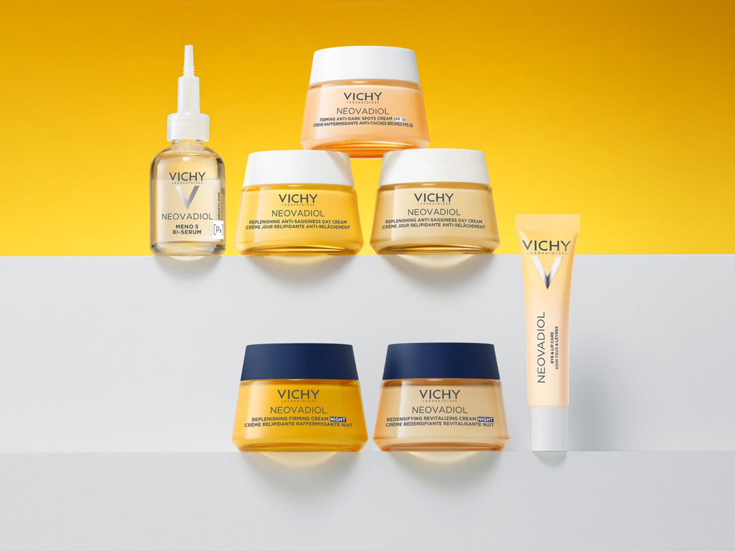 Découvrez la gamme Vichy Neovadiol, comprenant le sérum, les crèmes de jour et de nuit, et le soin contour des yeux et des lèvres, présentés dans des emballages aux tons jaunes et bleus.