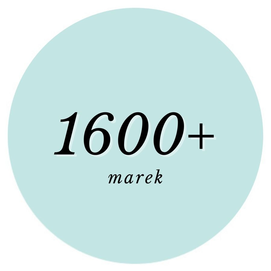 Na jasnoniebieskim tle okręgu widnieje napis „1600+ marek” czarną czcionką, co wskazuje na szeroki wybór produktów.