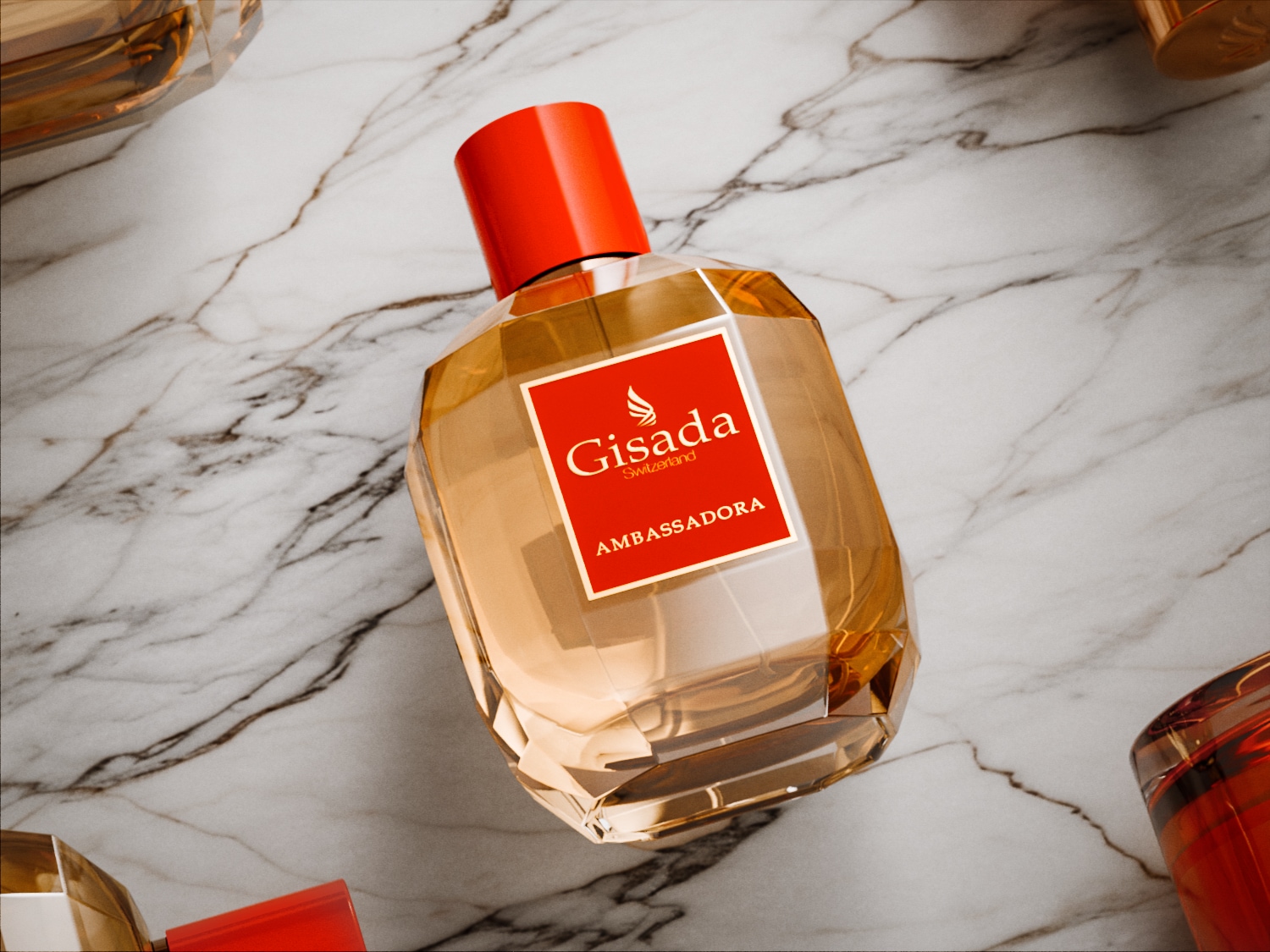 Nahaufnahme eines Gisada Switzerland Ambassadora Parfums mit rotem Deckel und Etikett auf einem Marmorhintergrund.