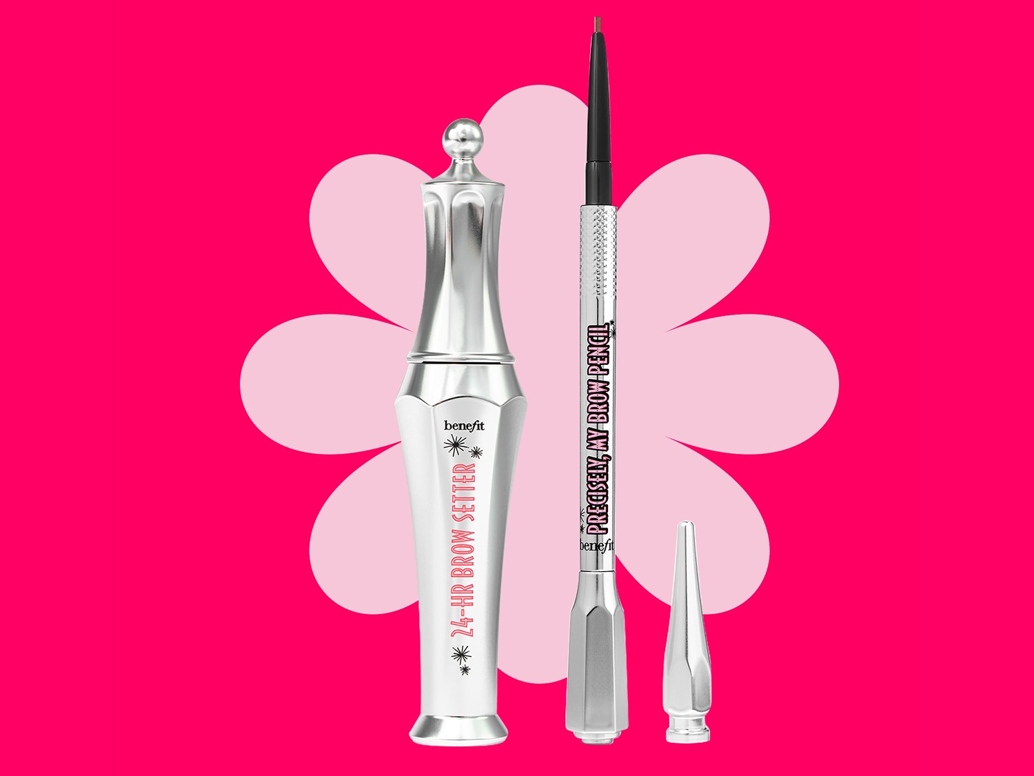 Benefit Augenbrauenstift und 24-HR Brow Setter in silberner Verpackung vor einem rosa Blumenhintergrund.