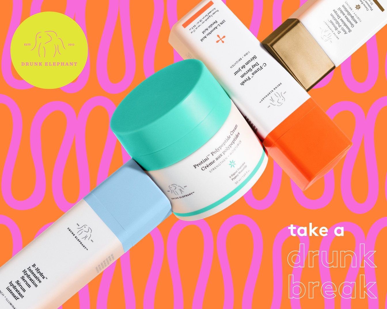 Verschiedene Drunk Elephant Hautpflegeprodukte, darunter B-Hydra Intensive Hydration Serum, Protini Polypeptide Cream, C-Firma Fresh Day Serum und D-Bronzi Sunshine Drops, laden zu einer Auszeit ein.