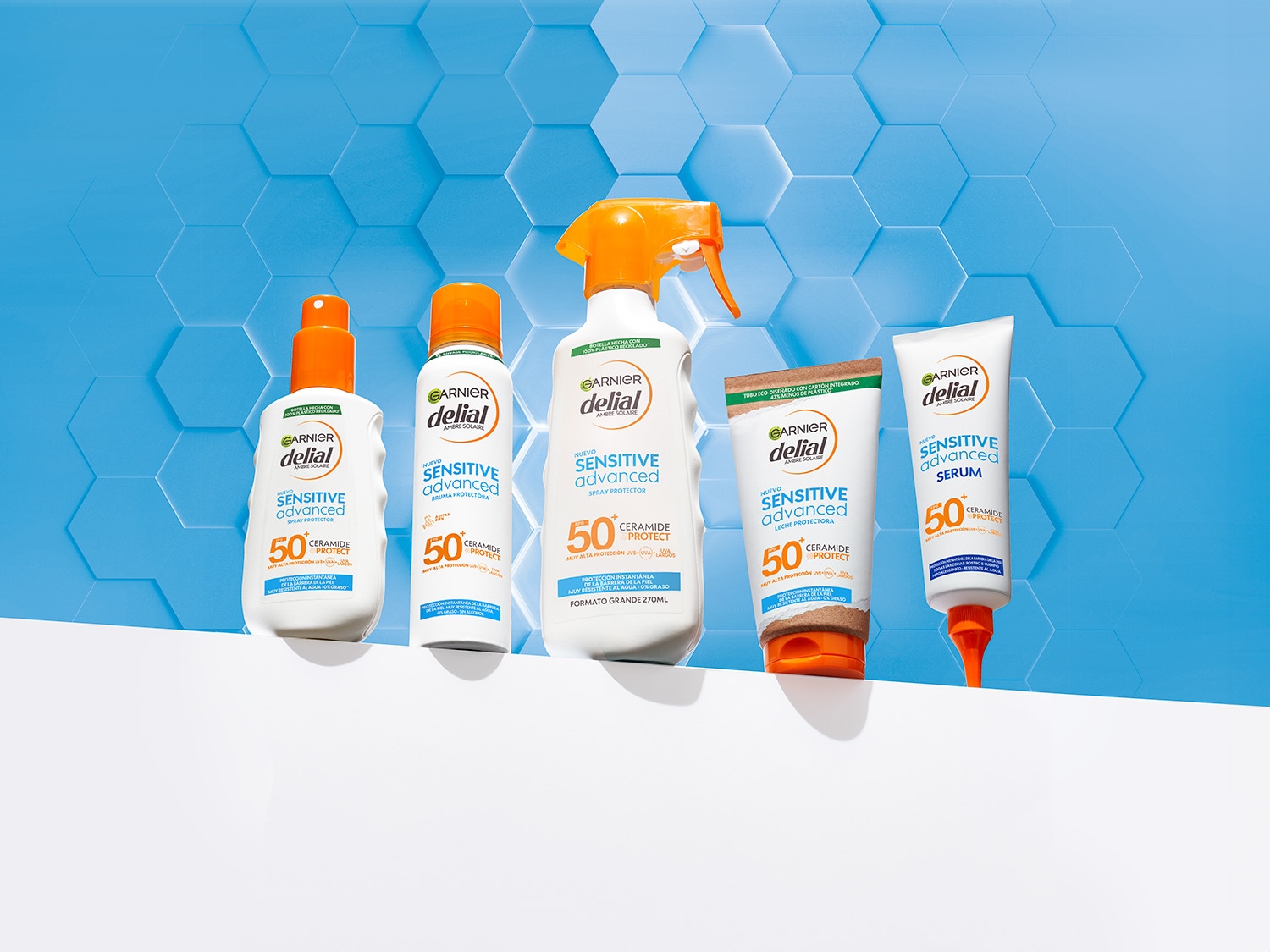 Descubre la gama Garnier Delial Ambre Solaire Sensitive Advanced, protectores solares con factor 50 y Ceramide Protect para pieles sensibles: spray, bruma, leche y serum.