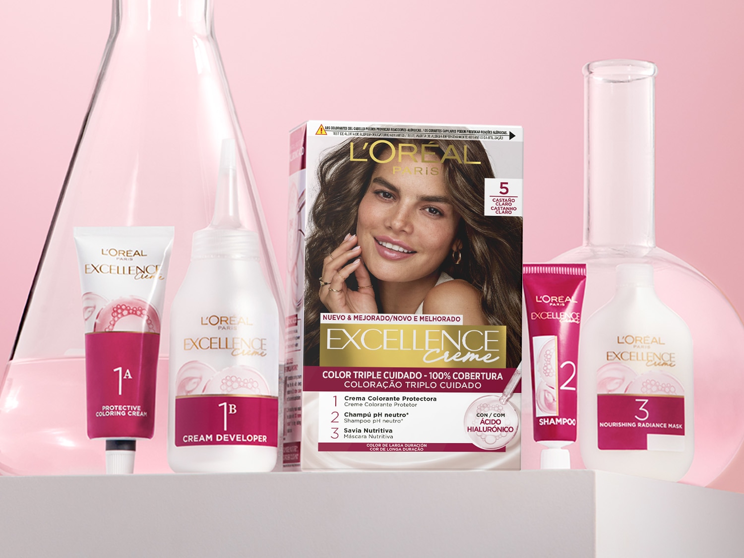 Descubre el kit L'Oréal Excellence Creme 5 Castaño Claro, con crema colorante protectora, champú pH neutro y savia nutritiva para un color de larga duración y una cobertura del 100%.