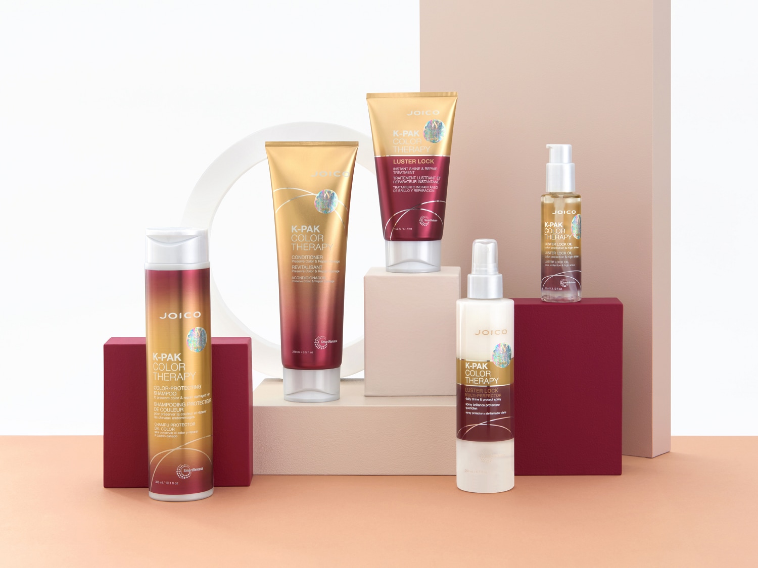 Zestaw Joico K-PAK Color Therapy do ochrony koloru włosów, zawierający szampon, odżywkę, olejek i spray, zapewniający kompleksową pielęgnację i blask.