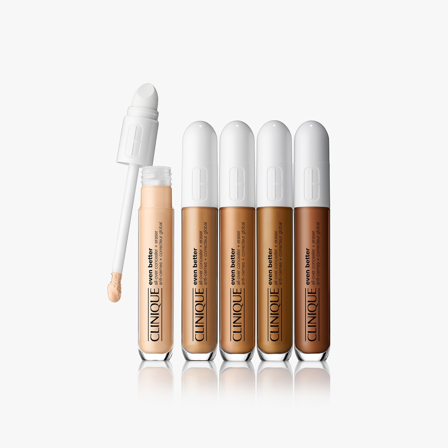 Clinique Even Better All-Over Concealer + Eraser in verschiedenen Farbtönen, von hellbeige bis dunkelbraun, mit weißer Verpackung und Applikator für ein ebenmäßiges Hautbild.