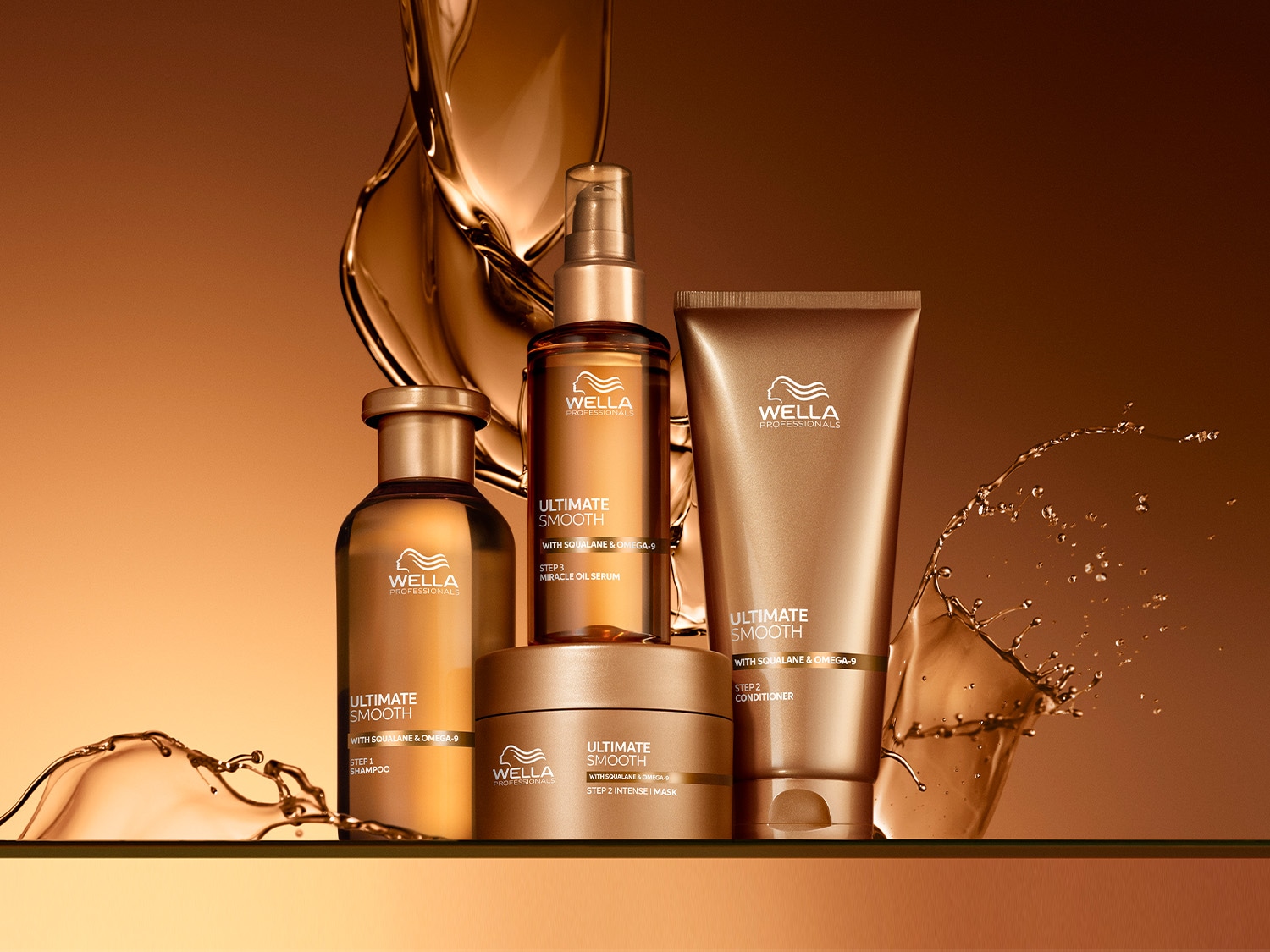 Die Wella Professionals Ultimate Smooth-Serie in Goldtönen, bestehend aus Shampoo, Ölserum, Intensivmaske und Conditioner für glattes, geschmeidiges Haar.