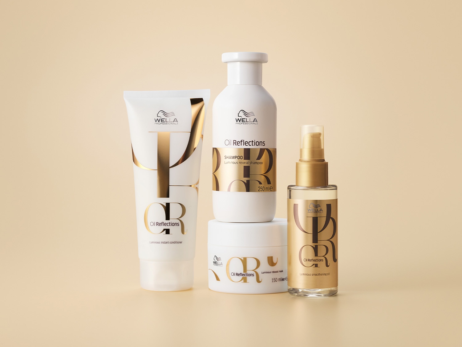 Die Wella Professionals Oil Reflections-Kollektion umfasst Spülung, Shampoo, Maske und Öl in weißen Behältern mit goldfarbenen Akzenten.