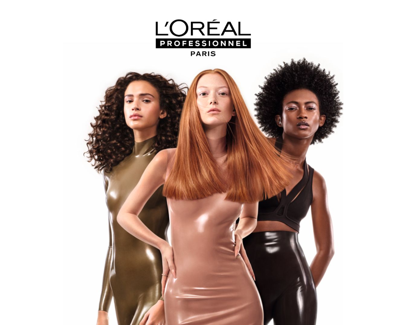 Tři modelky s různými barvami a texturami vlasů pózují pod logem L'Oréal Professionnel Paris.