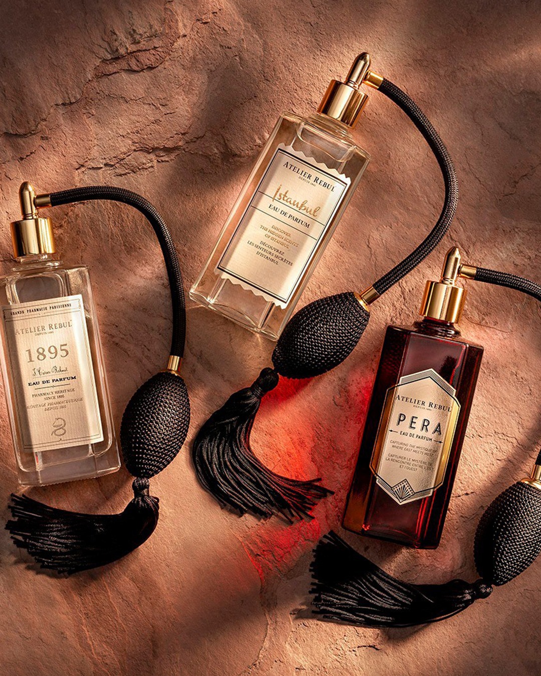 Découvrez le parfum Atelier Rebul, disponible en trois senteurs uniques : 1895, Istanbul et Pera, chacun capturant une essence distinctive.