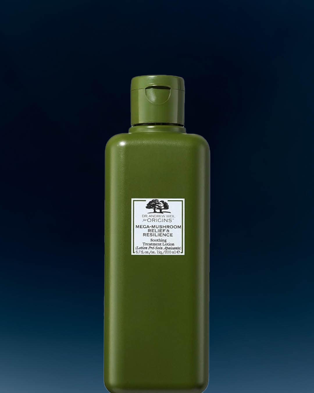 Butelka zielonego toniku do twarzy Origins Mega-Mushroom Relief & Resilience Soothing Treatment Lotion o pojemności 200 ml.