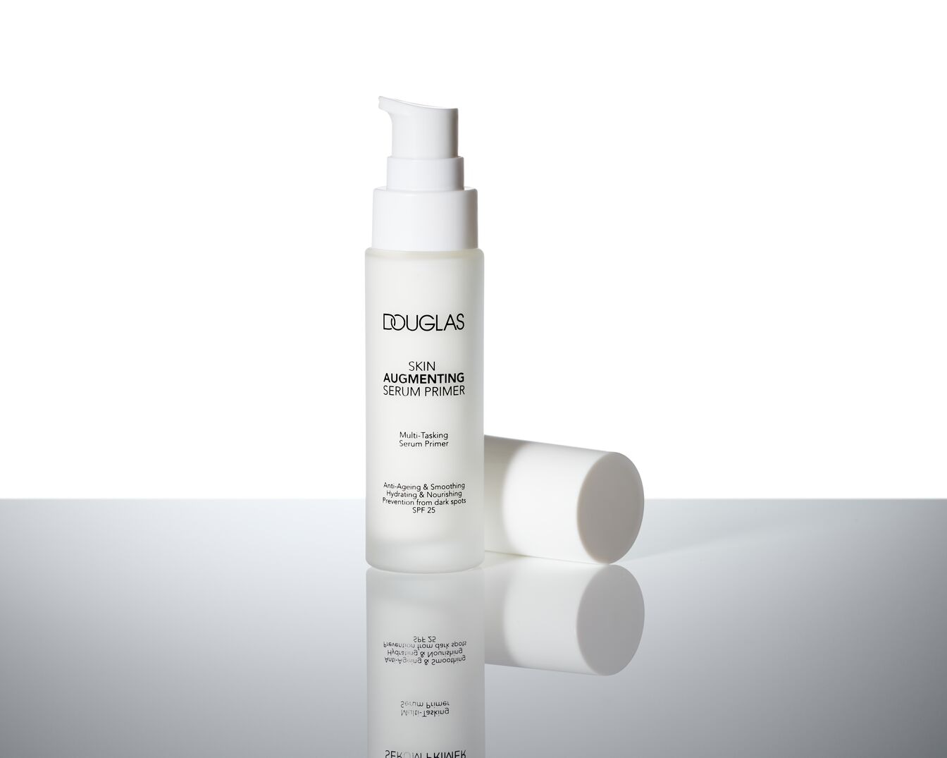 Douglas Skin Augmenting Serum Primer in einer weißen Pumpflasche mit Anti-Aging, feuchtigkeitsspendenden und nährenden Eigenschaften und LSF 25.