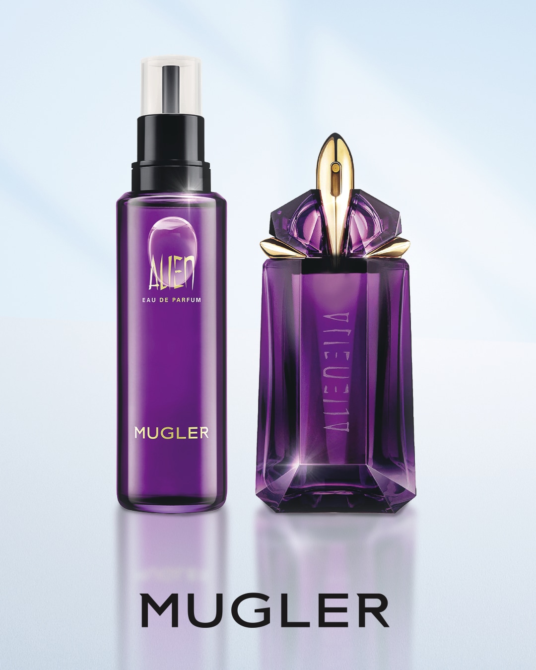 Alien Eau de Parfum von Mugler, präsentiert in einem eleganten, violetten Flakon und einem praktischen Taschenzerstäuber.