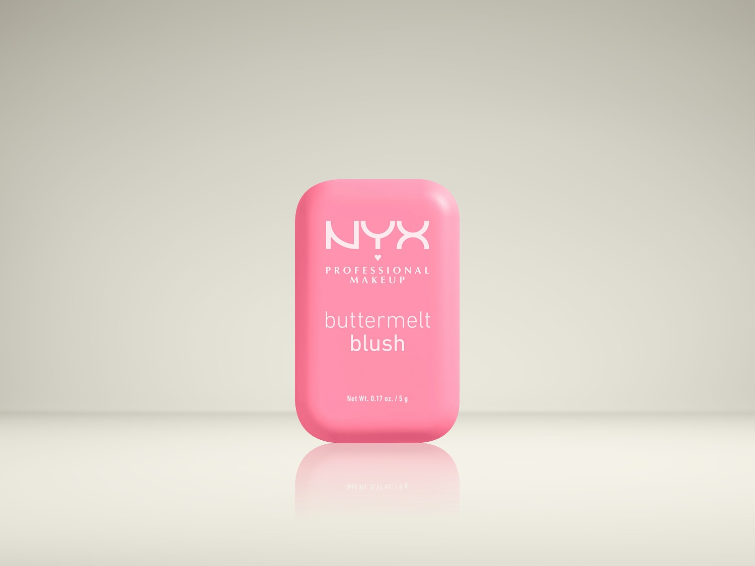 De NYX Professional Makeup Buttermelt Blush in een levendige roze verpakking, met de tekst "buttermelt blush" in het midden en "Net Wt. 0.17 oz. / 5 g" onderaan.