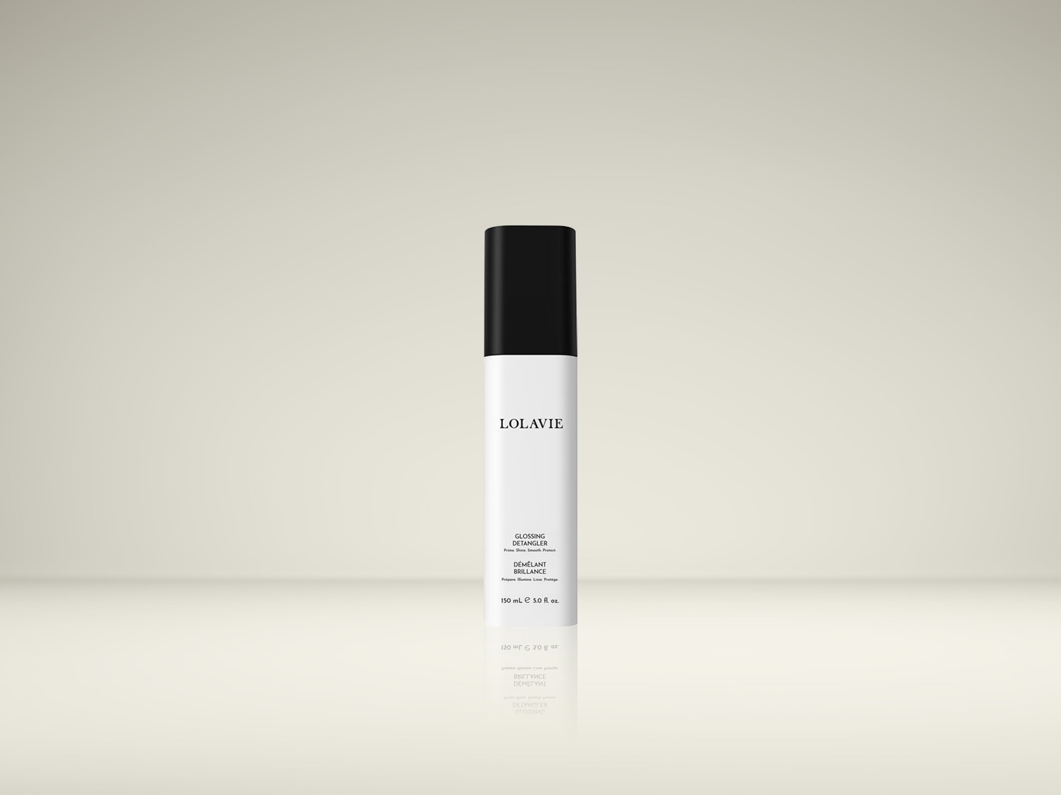 Le démêlant brillant LOLAVIE de 150 ml, présenté dans un flacon blanc élégant avec un capuchon noir, est conçu pour démêler et faire briller vos cheveux.