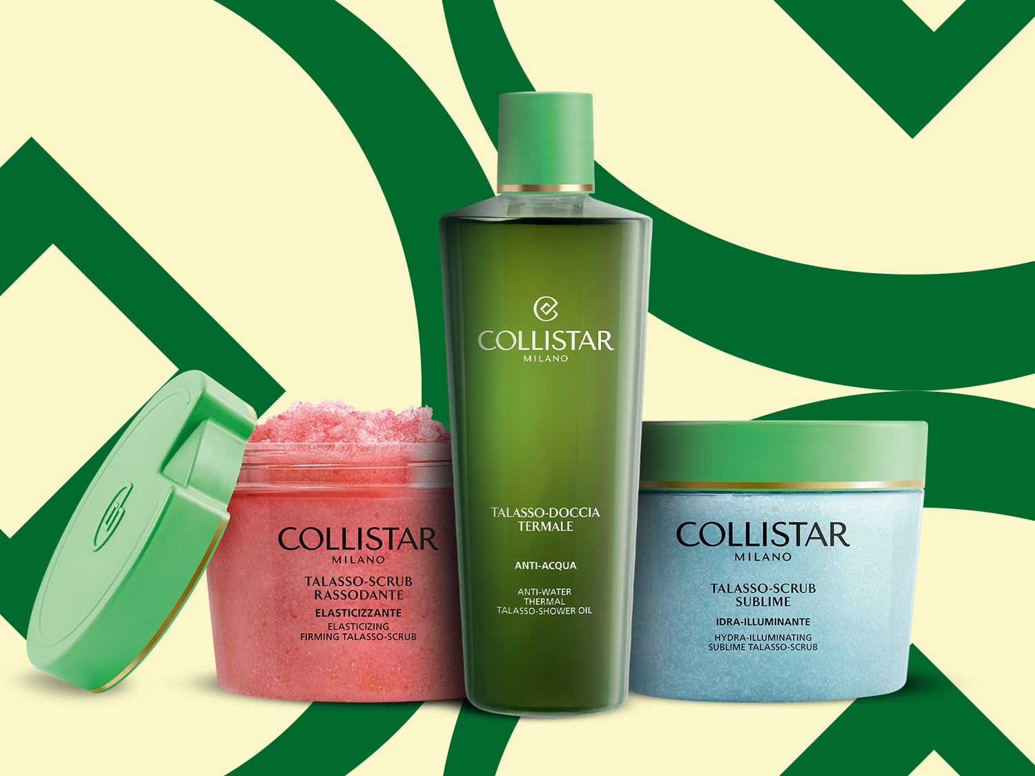 Trzy produkty Collistar Milano: różowy peeling ujędrniający Talasso-Scrub Rassodante, zielony olejek pod prysznic Talasso-Doccia Termale oraz jasnoniebieski peeling rozświetlający Talasso-Scrub Sublime, wszystkie z zielonymi nakrętkami, na tle w zielono-kremowe wzory.