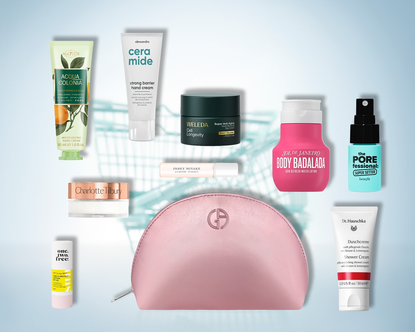 Eine Sammlung von 10 verschiedenen Hautpflege- und Kosmetikprodukten, darunter Handcremes, eine Feuchtigkeitscreme, ein Körperspray, ein Lippenstift, ein Duschgel und eine Kosmetiktasche, die alle auf einem hellblauen Hintergrund mit einem verschwommenen Einkaufswagenmuster angeordnet sind.