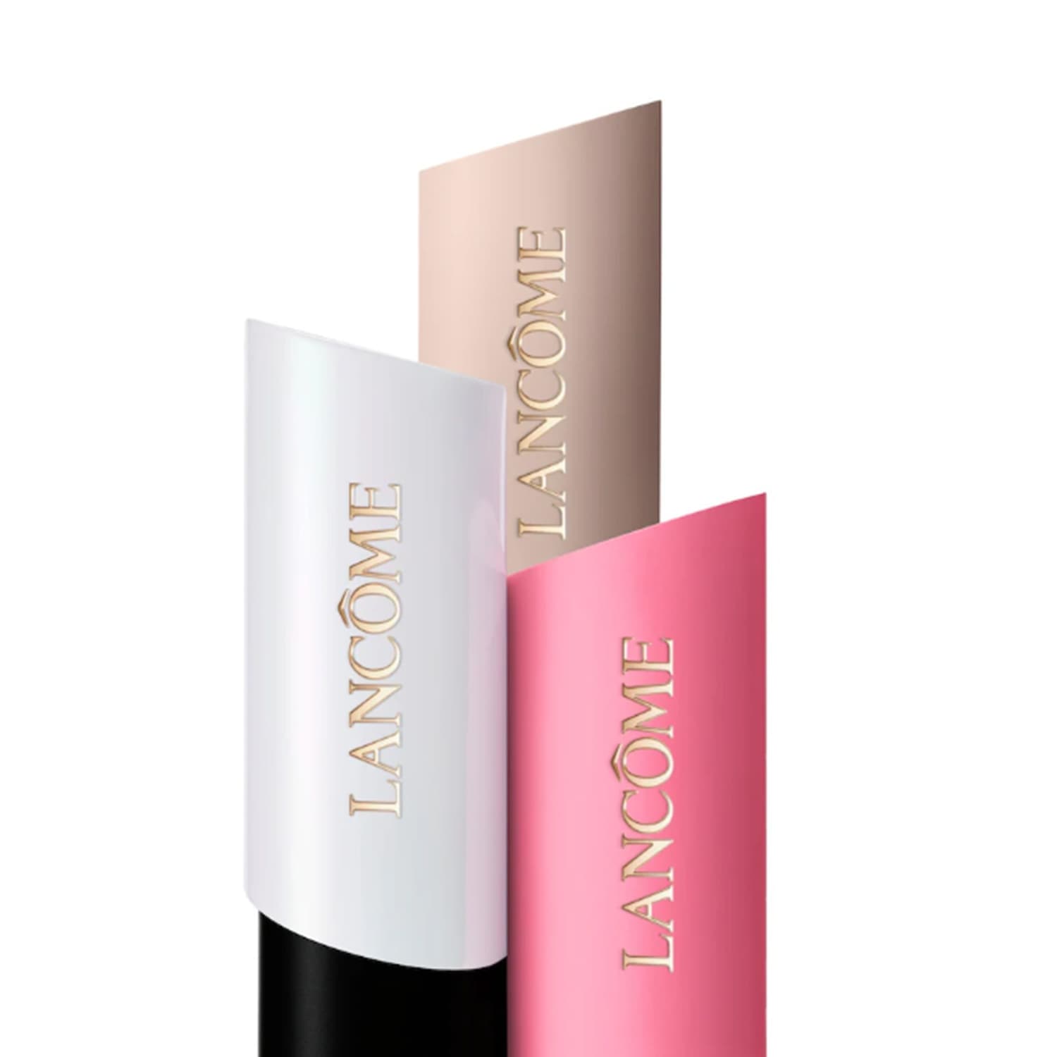 Trois rouges à lèvres Lancôme sont présentés, un blanc, un beige et un rose, chacun avec le nom de la marque en lettres dorées, sur un fond blanc.