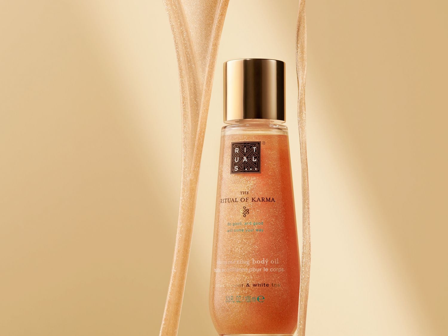 Entdecke das schimmernde Körperöl The Ritual of Karma von Rituals mit Lotusblüte und weißem Tee für strahlende Haut. Jetzt entdecken und verzaubern lassen!