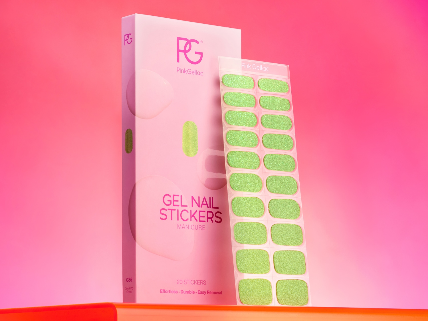Découvrez les autocollants pour ongles en gel Pink Gellac, un ensemble de 20 autocollants vert étincelant pour une manucure sans effort, durable et facile à retirer.