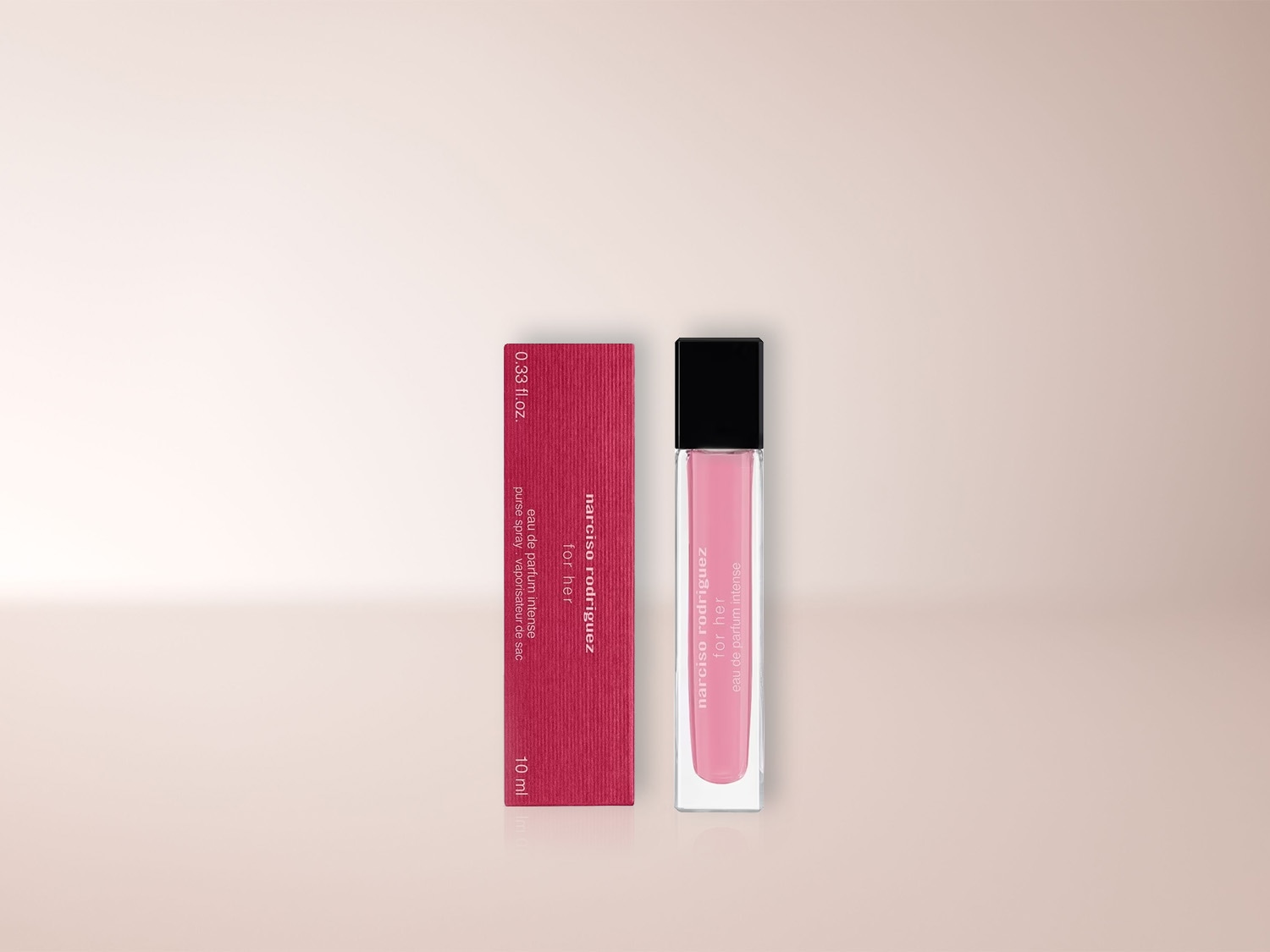 Der Narciso Rodriguez For Her Eau de Parfum Intense Zerstäuber im eleganten Format mit passender roter Verpackung ist perfekt für unterwegs. Jetzt entdecken und kaufen!