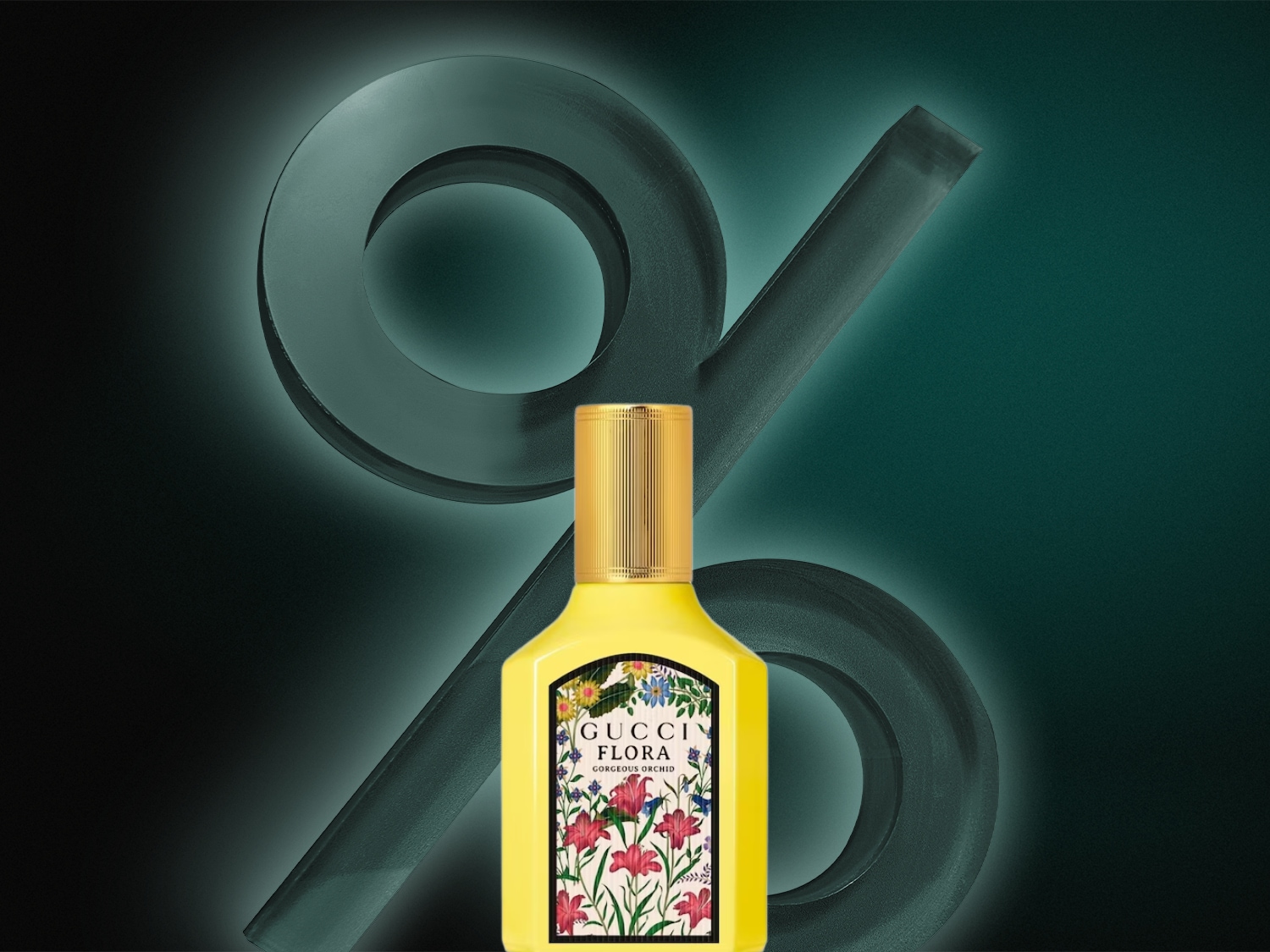 Sticla de parfum galben aprins Gucci Flora Gorgeous Orchid cu capac auriu și etichetă florală este plasată în fața unui simbol procentual mare pe un fundal verde închis, aducând o reducere atractivă la parfumul preferat.